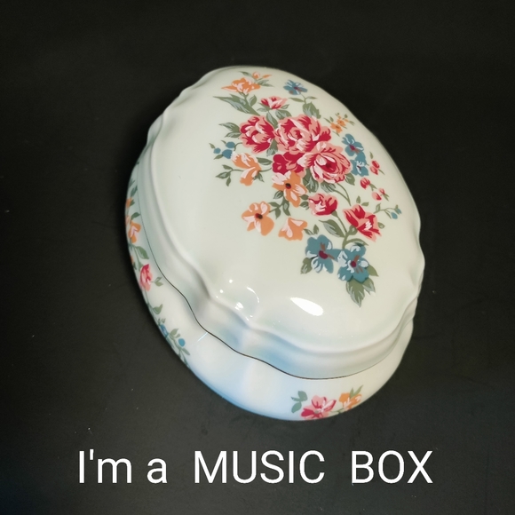 HERITAGE HOUSE Other - Music Box⭐